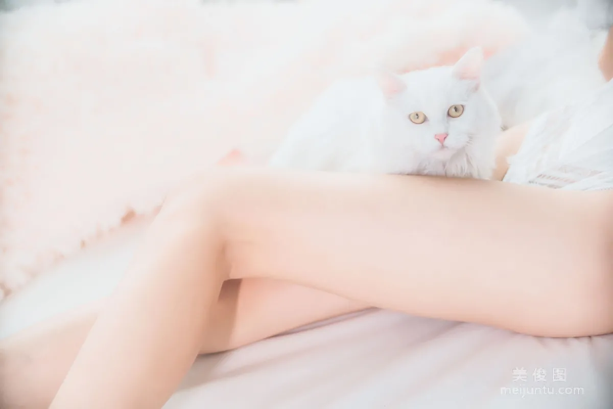 桜桃喵 《冬眠系列 純白私房》 寫真集 34