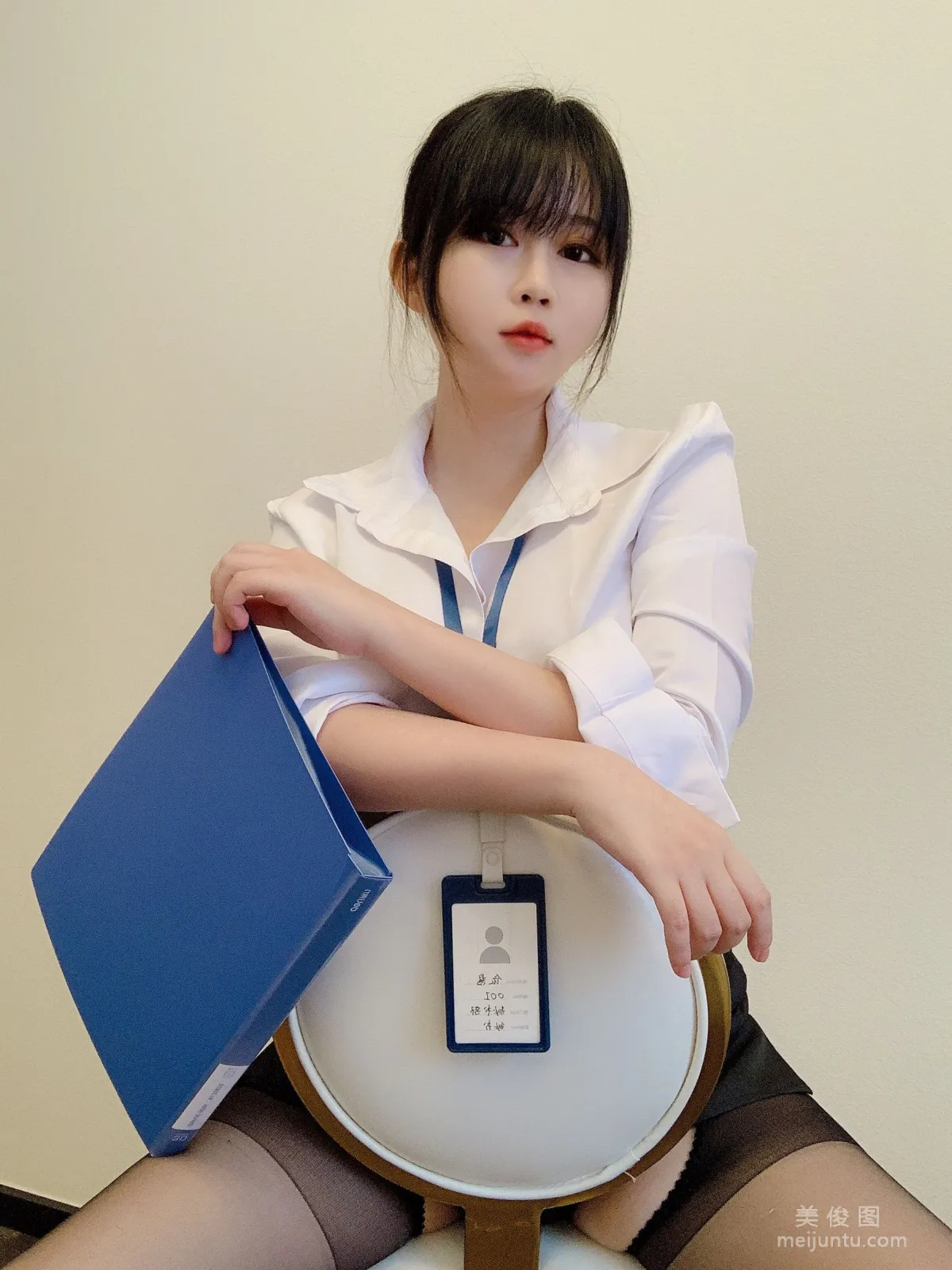 蜜桃少女是依醬呀 《黑絲制服》 寫真集 17