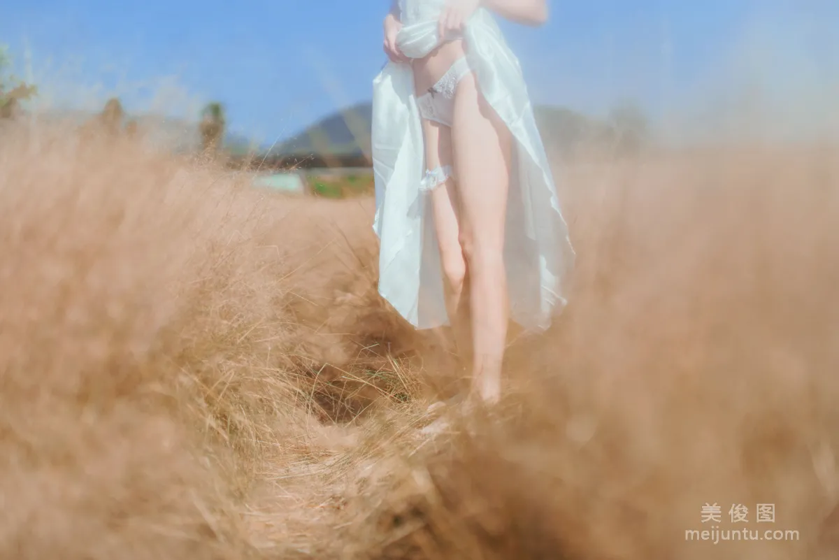 Coser桜桃喵 《原野上的浪漫》 寫真集 23