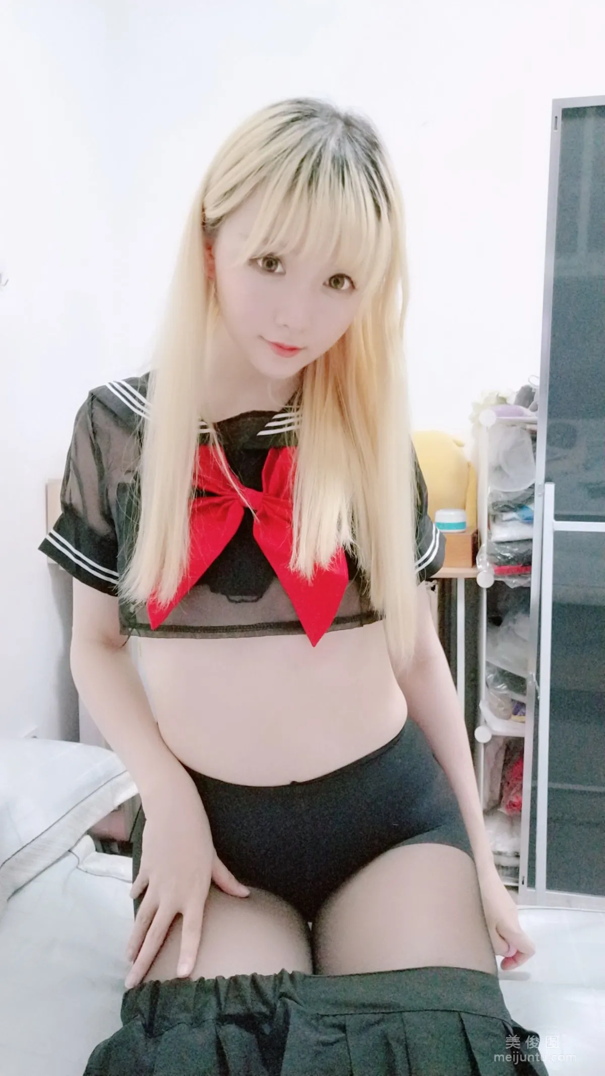 Coser小姐姐星之遲遲 《黑制服》 寫真集 19