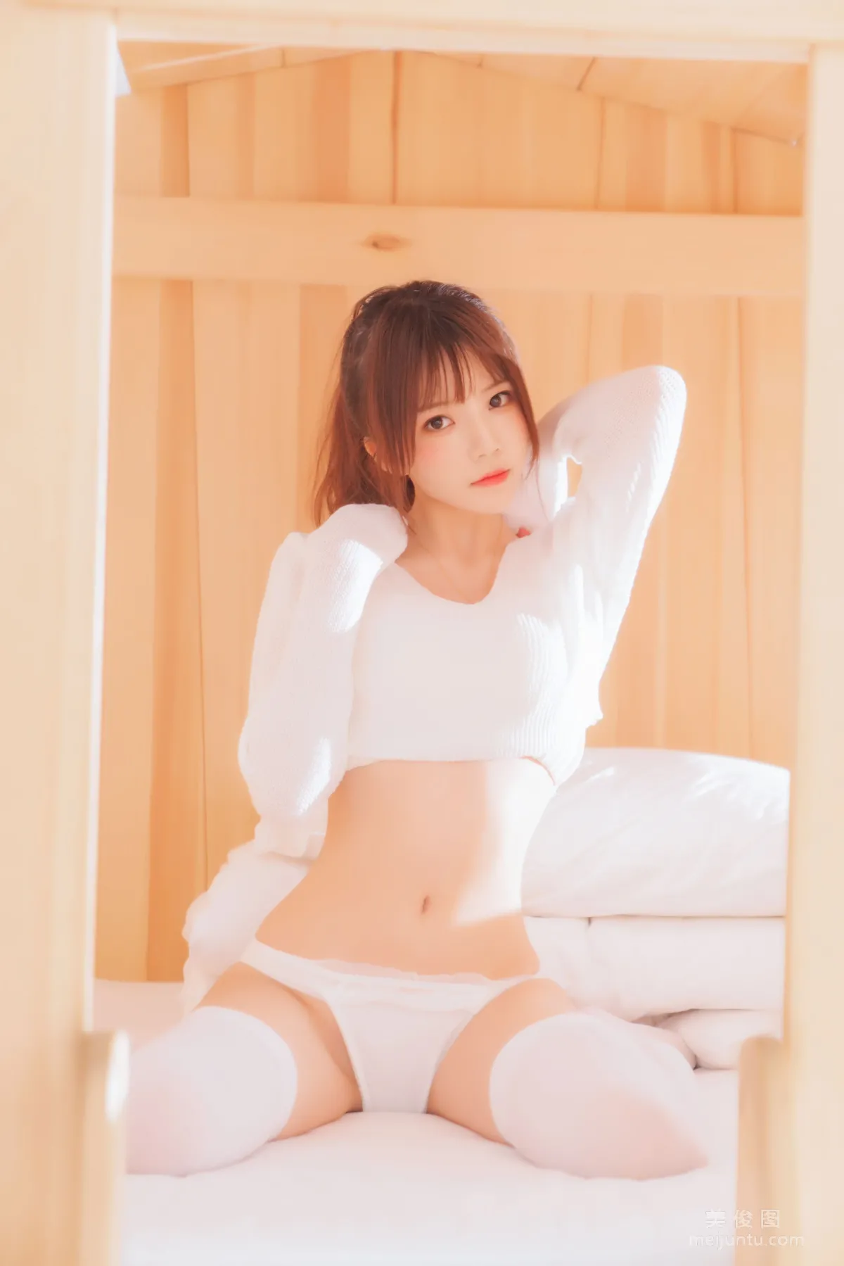 桜桃喵 《黑&amp;白 之 夢幻白》 寫真集 27