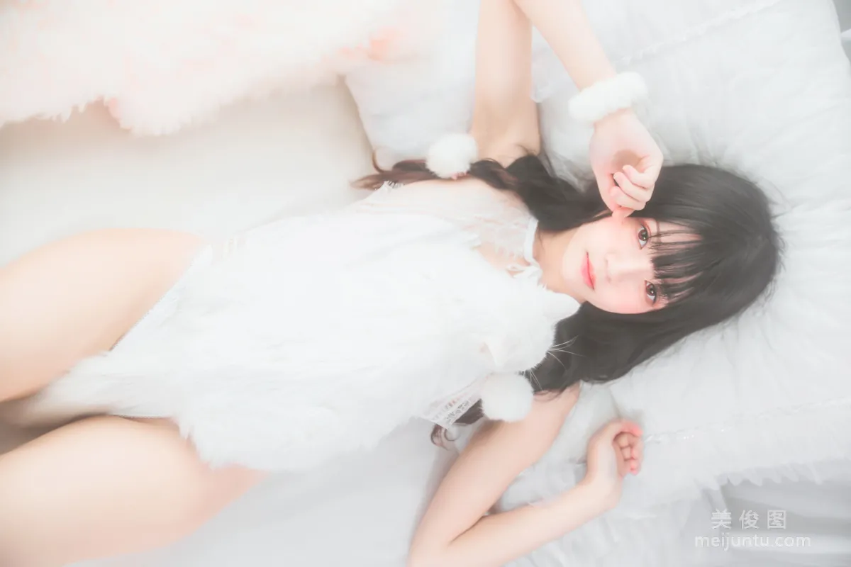 桜桃喵 《冬眠系列 純白私房》 寫真集 32