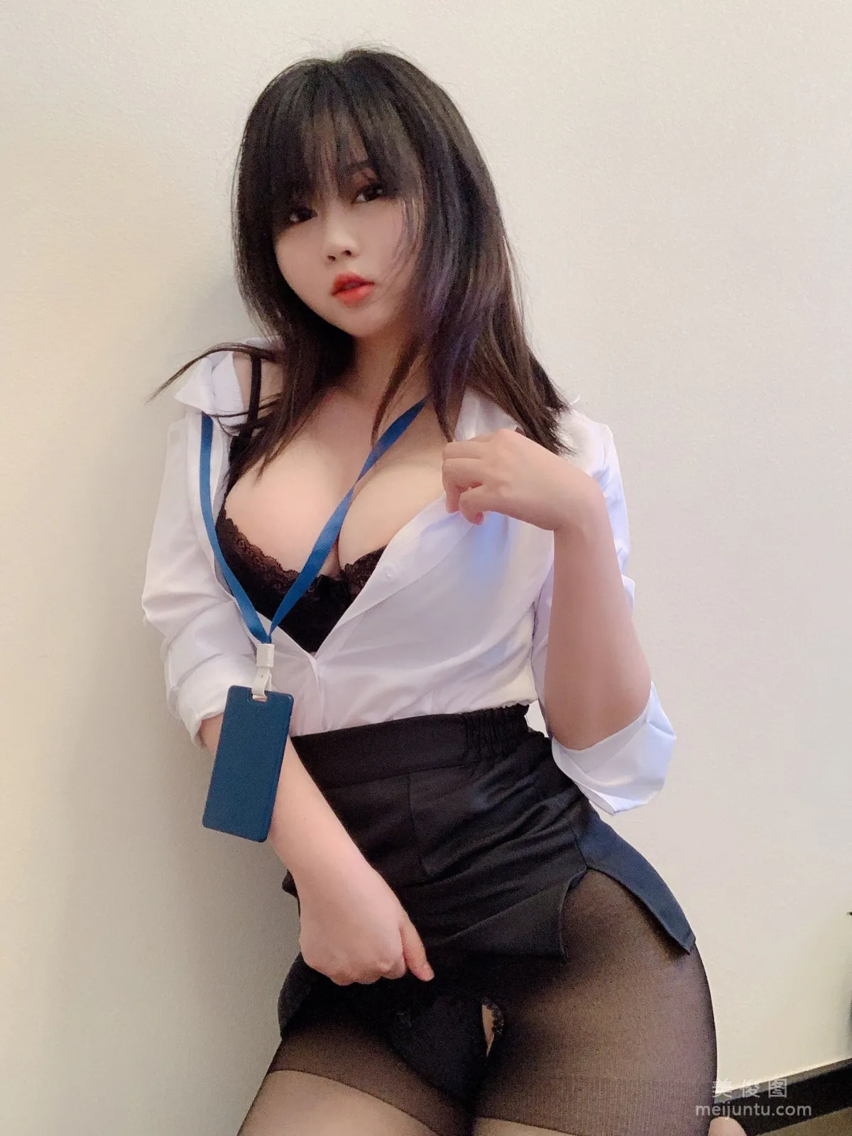 蜜桃少女是依醬呀 《黑絲制服》 寫真集 19