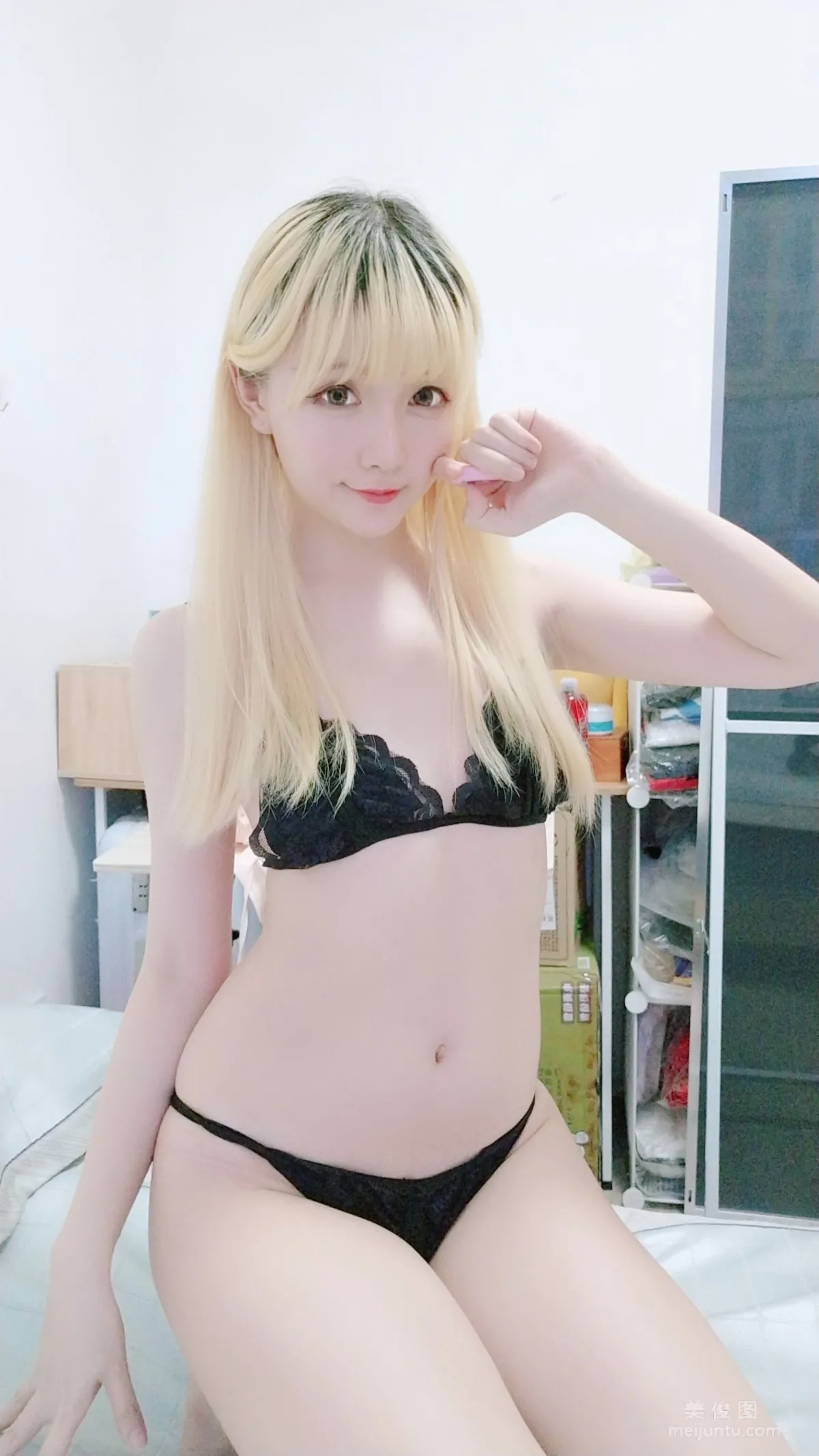 Coser小姐姐星之遲遲 《黑制服》 寫真集 3