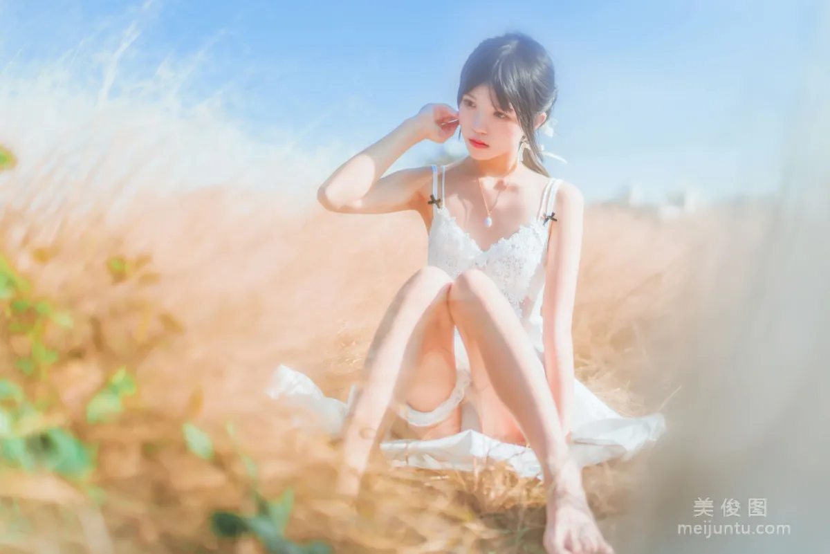 Coser桜桃喵 《原野上的浪漫》 寫真集 34