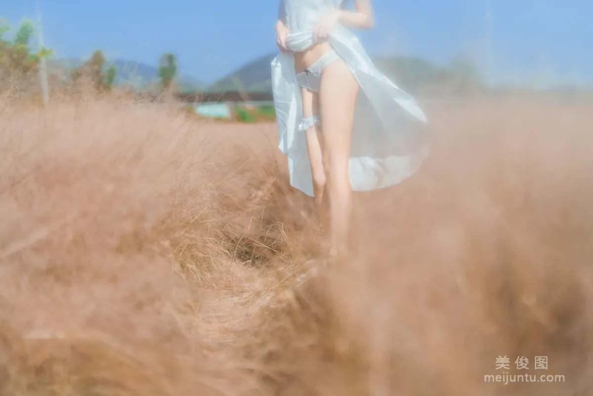 Coser桜桃喵 《原野上的浪漫》 寫真集 22