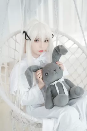 Cosplayer白易子教主 《白裙》 寫真集