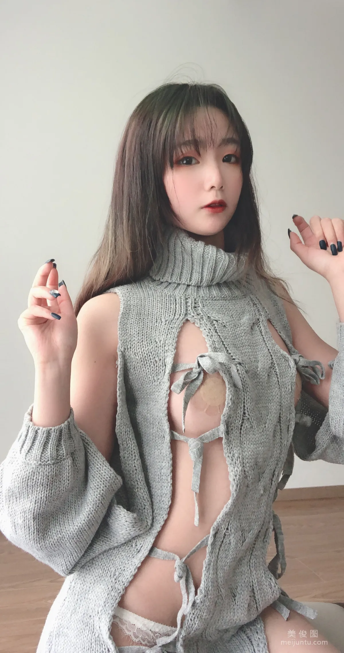 Coser是青水 《露背毛衣》 写真集1