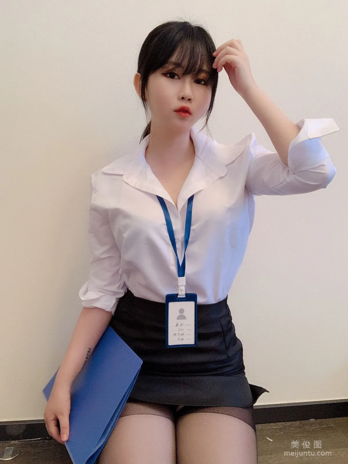 蜜桃少女是依醬呀 《黑絲制服》 寫真集 22