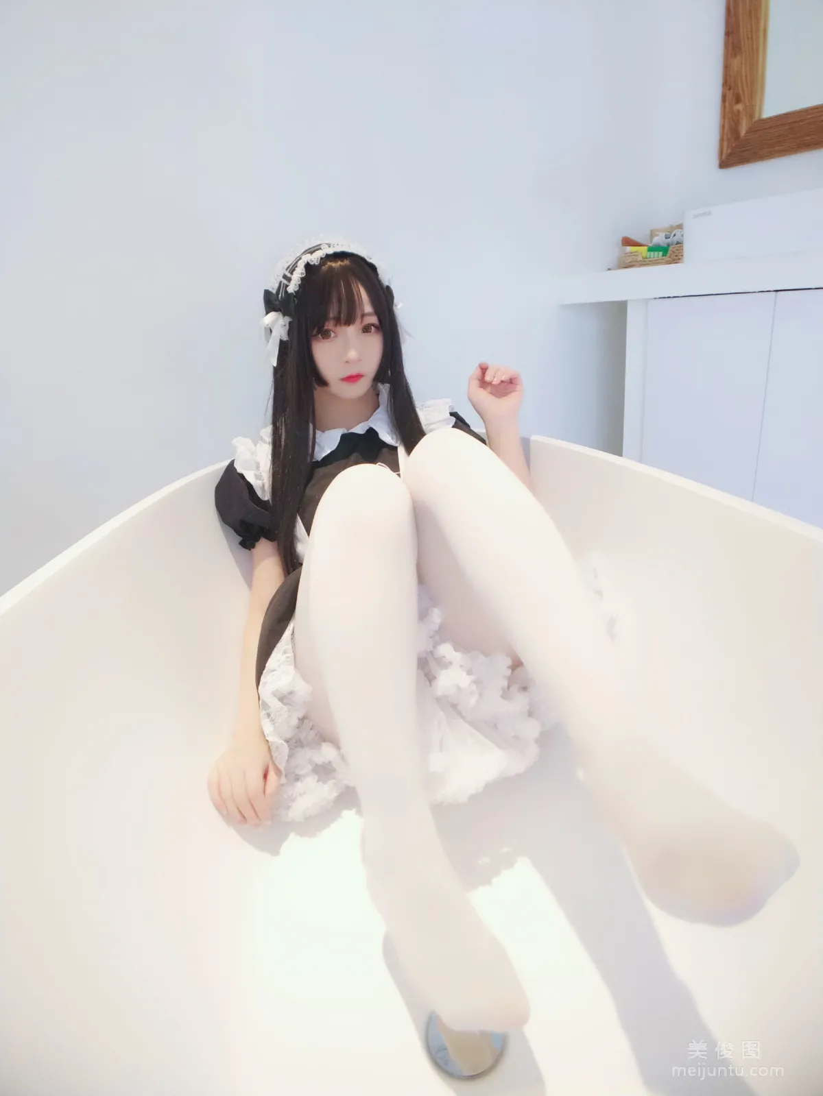 [網紅Coser] 古川kagura 《黑白女仆》 寫真集 19