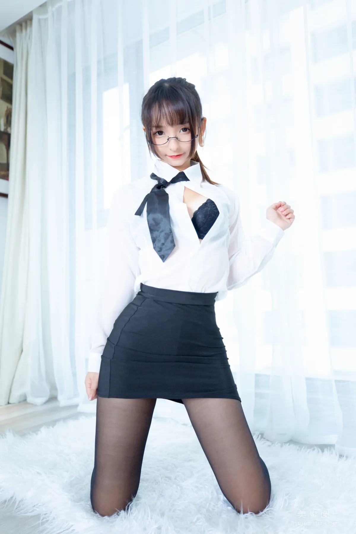 神楽坂真冬《ホワイトオフィス》 写真集65