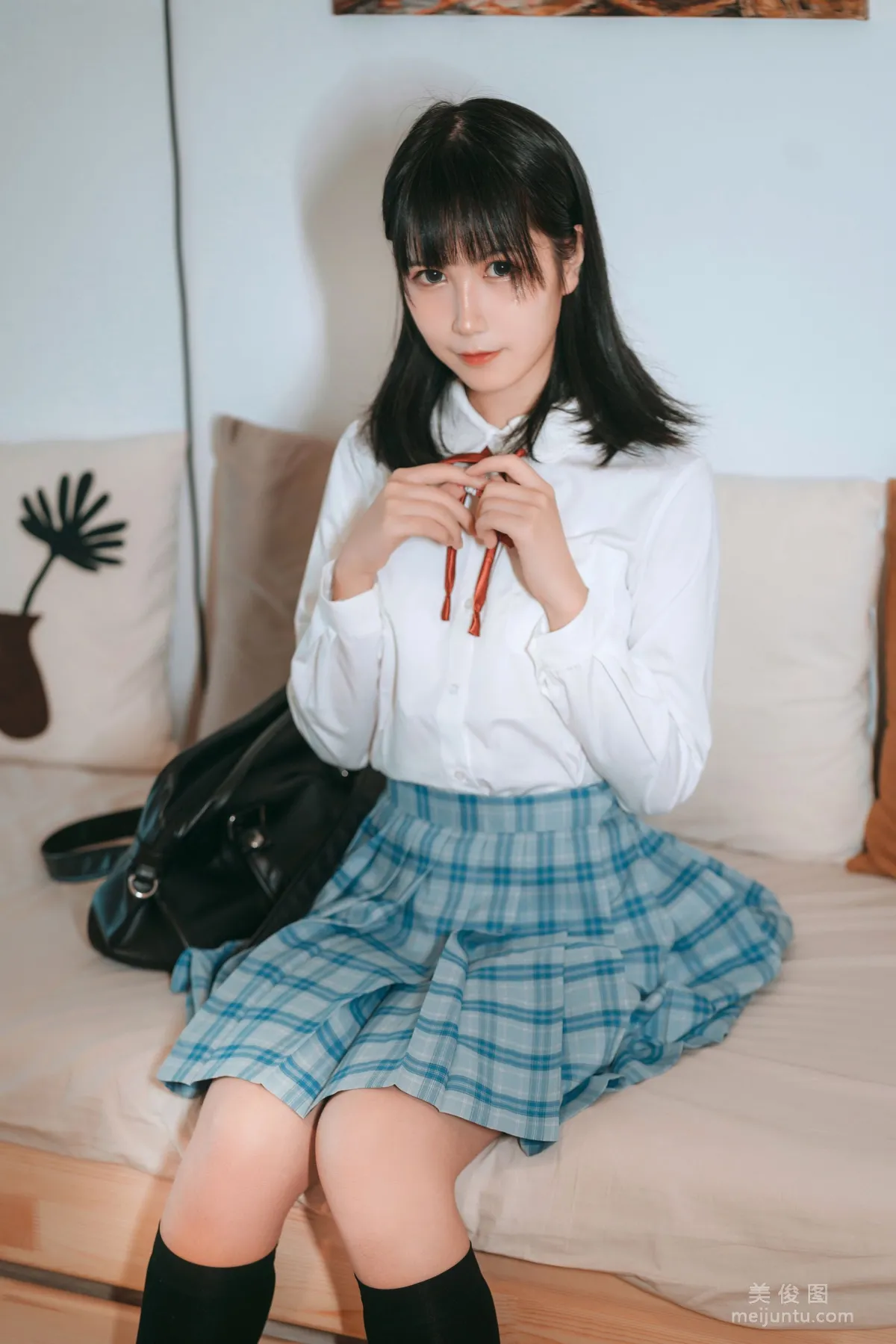 [網紅Coser] 逐月su 《女兒的朋友》 寫真集 8