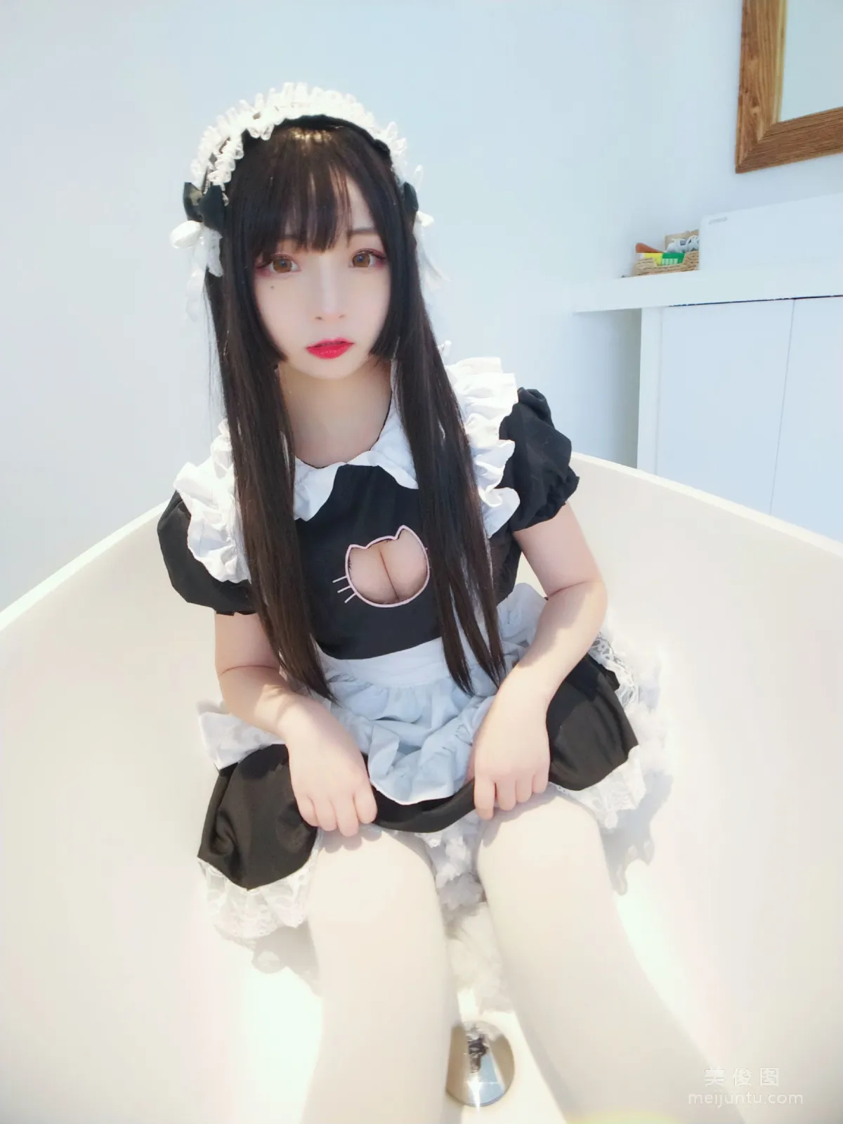 [網紅Coser] 古川kagura 《黑白女仆》 寫真集 17
