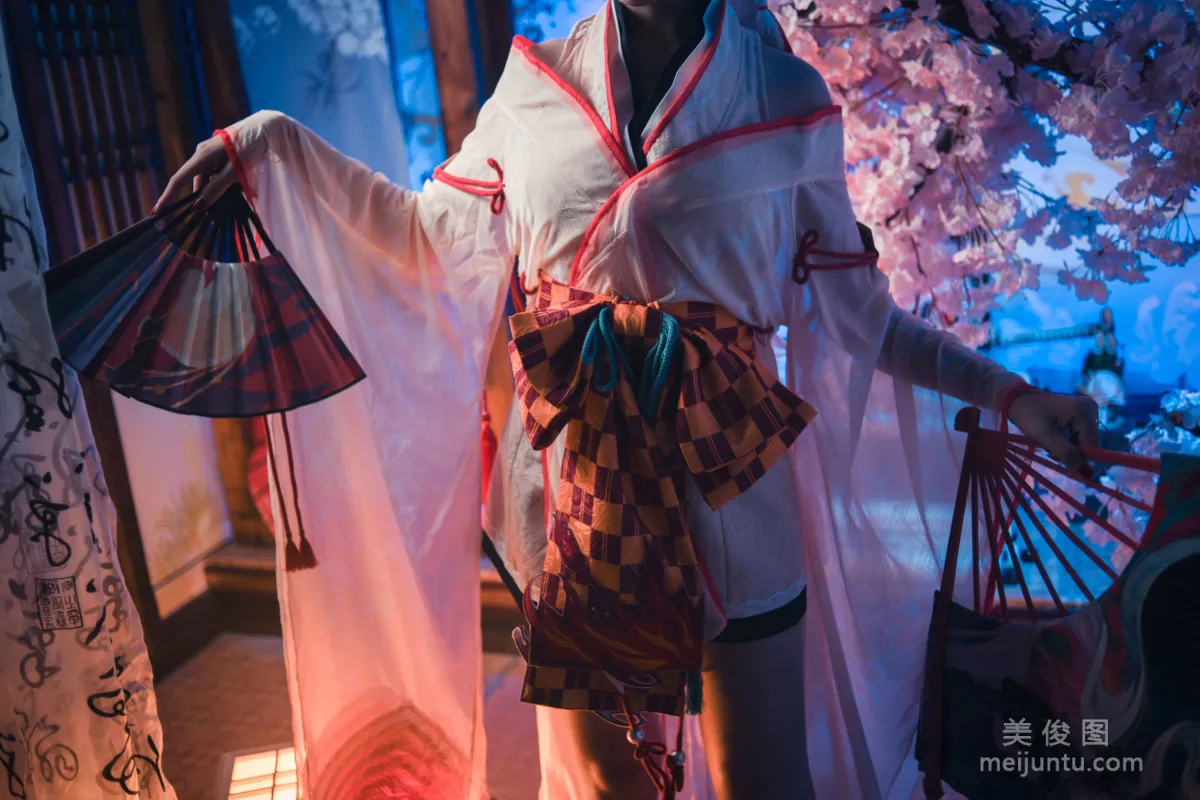 Coser美女Akisoso秋楚楚 《貝法 不知火》 寫真集 32