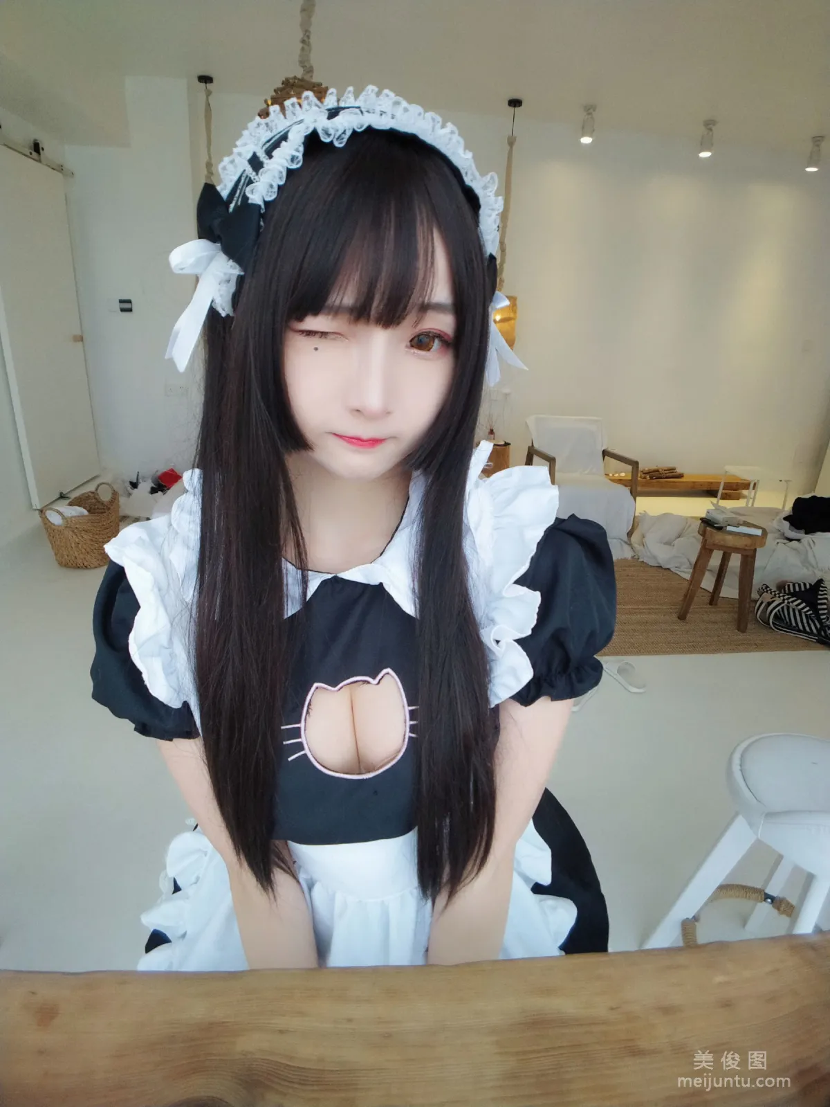 [網紅Coser] 古川kagura 《黑白女仆》 寫真集 7