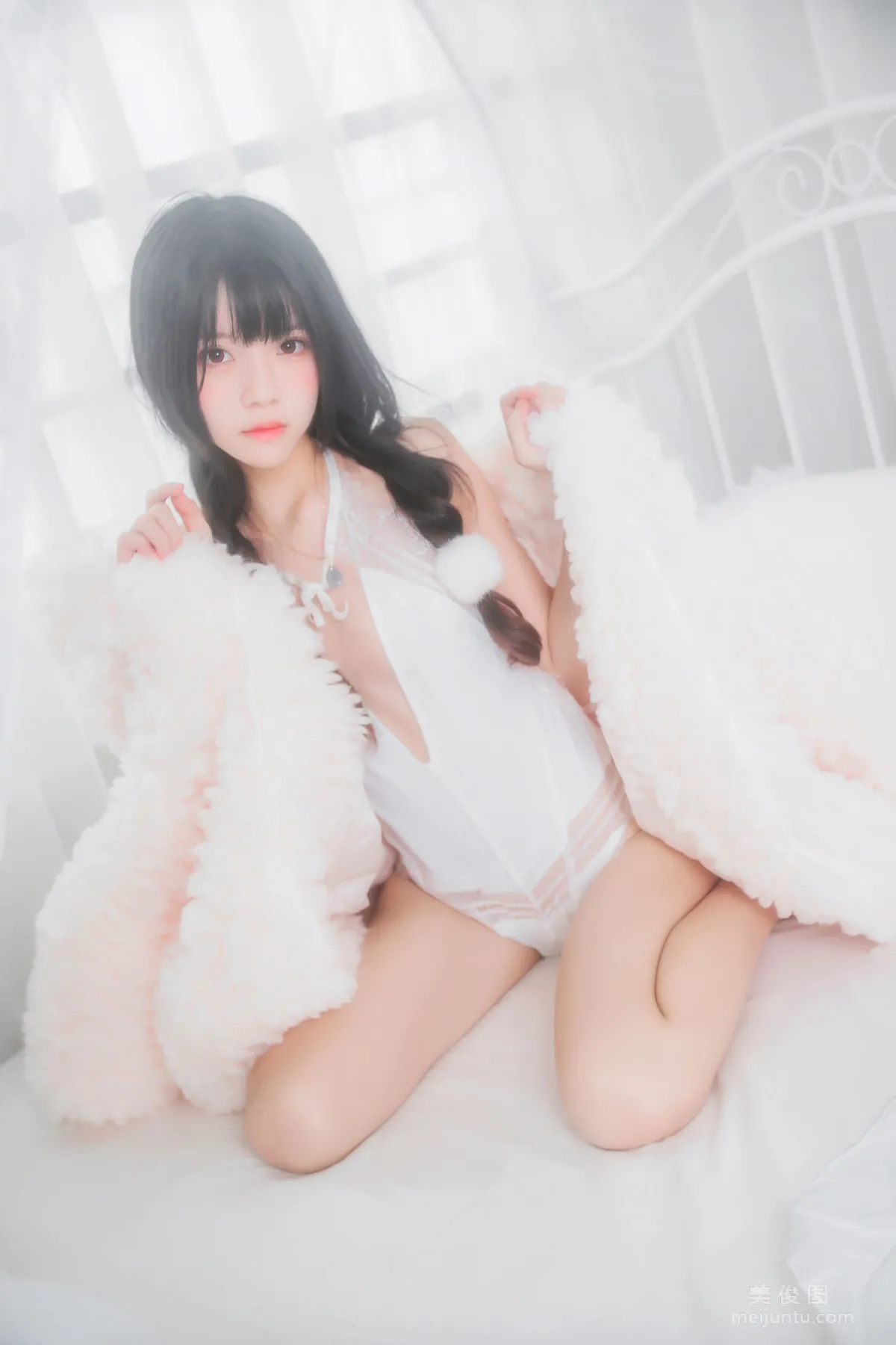 桜桃喵 《冬眠系列 純白私房》 寫真集 4