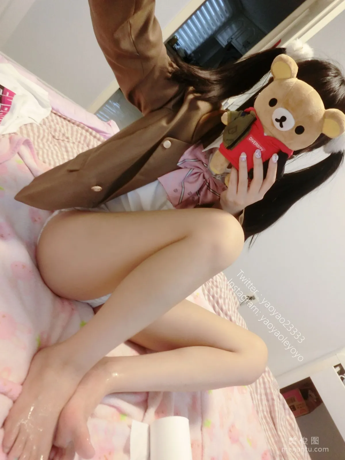[美女Coser] 搖搖樂yoyo 《裸足》 寫真集 36