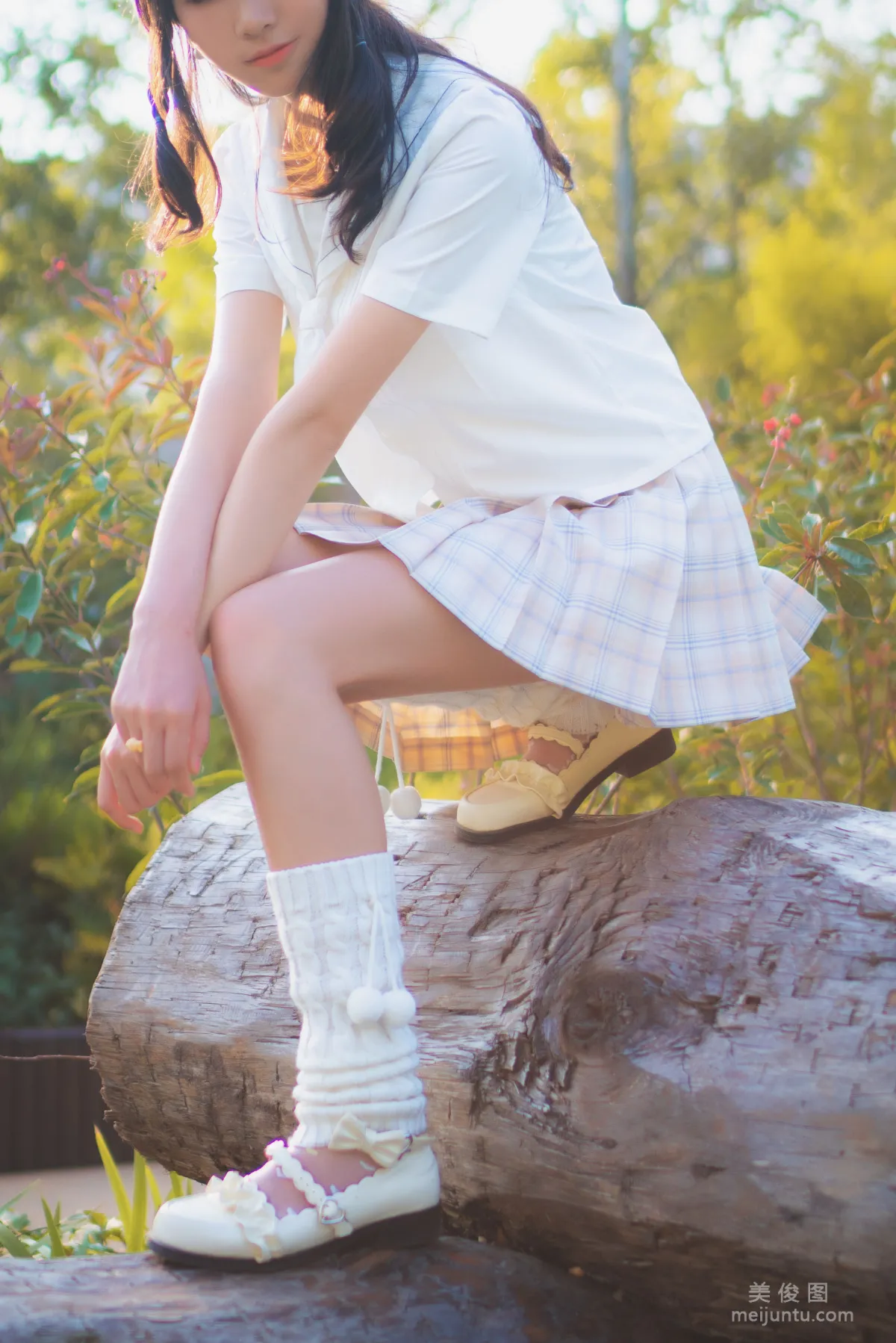 [網紅Coser] 西瓜 《白雲森林》 寫真集 23