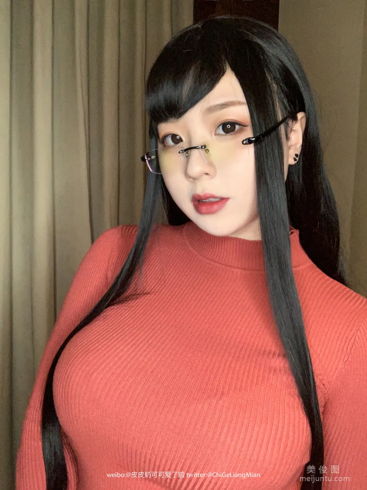 Coser皮皮奶可可愛了啦 《紅色OL》 寫真集 42