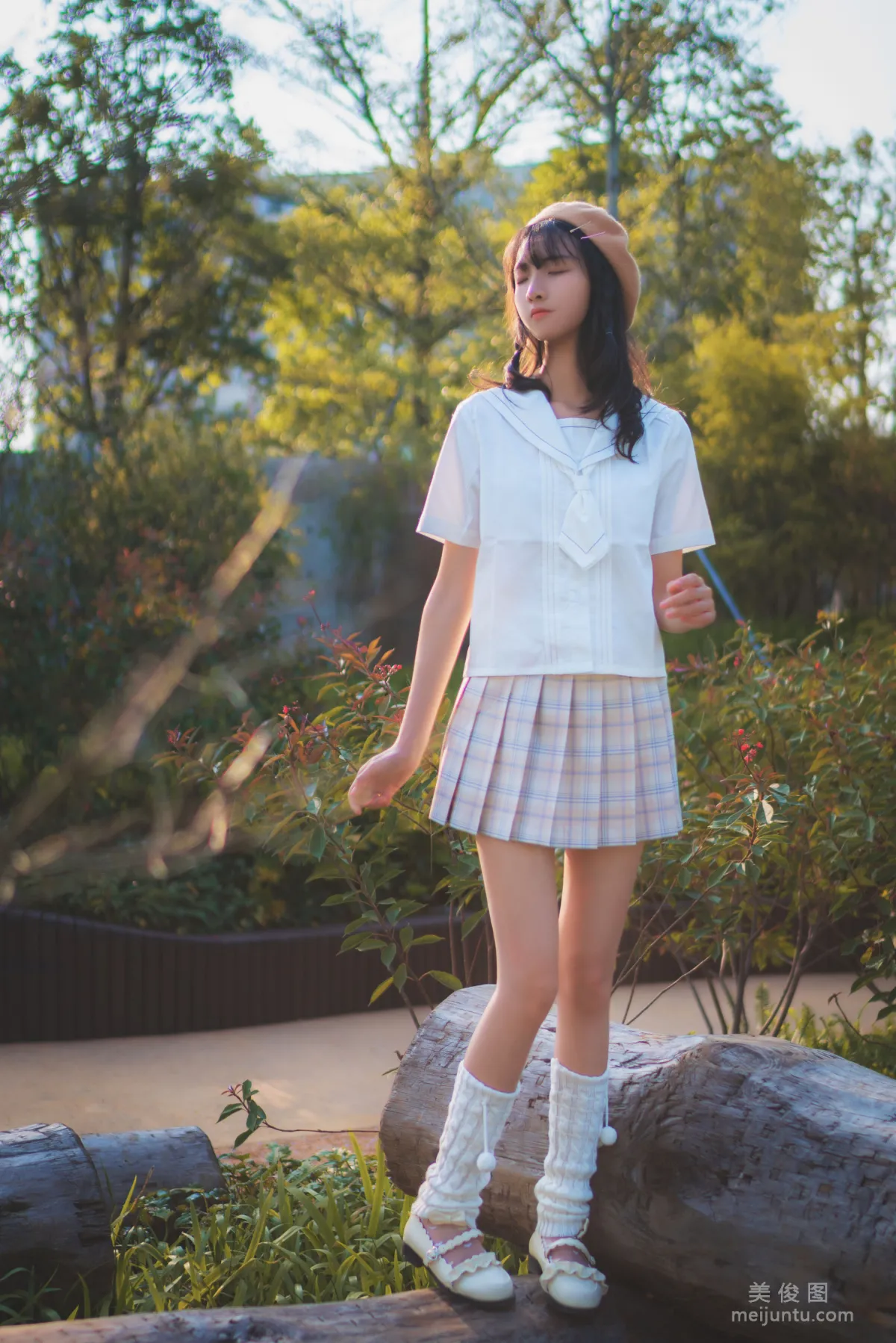 [网红Coser] 西瓜 《白云森林》 写真集20