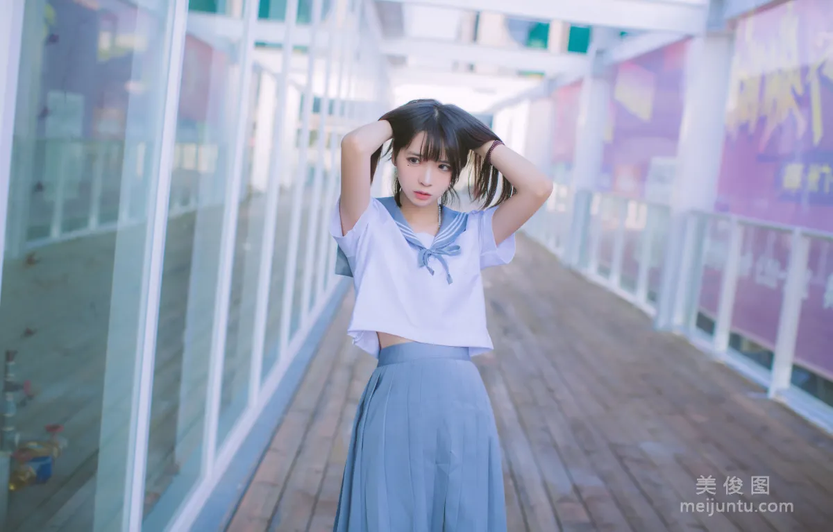 [美女Coser] 疯猫ss 《海边蓝白水手服》 写真集1