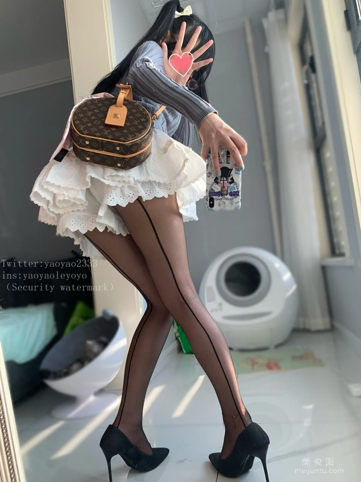 Coser搖搖樂yoyo 《黑絲美少女》 寫真集 15