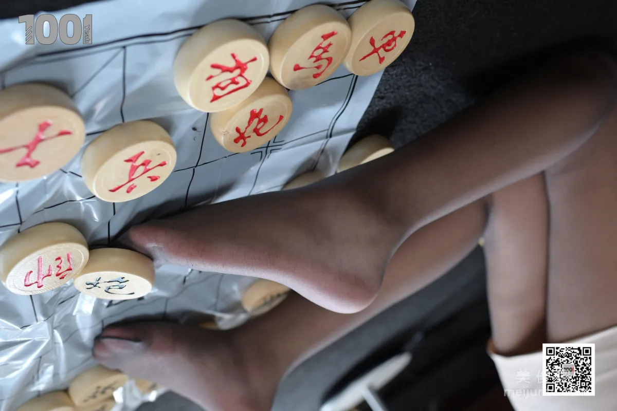 [IESS一千零一夜] 模特：真真&小马《谁与争锋3》 黑丝美腿写真集68