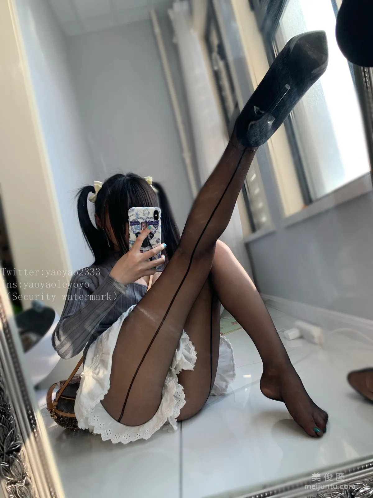 Coser搖搖樂yoyo 《黑絲美少女》 寫真集 23