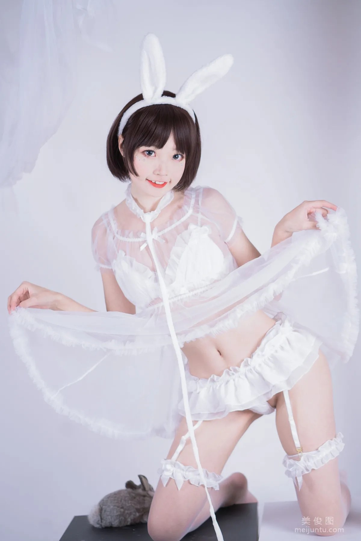 薄墨錦狐&amp;三笑 《黑白兔子私房百合》 寫真集 7