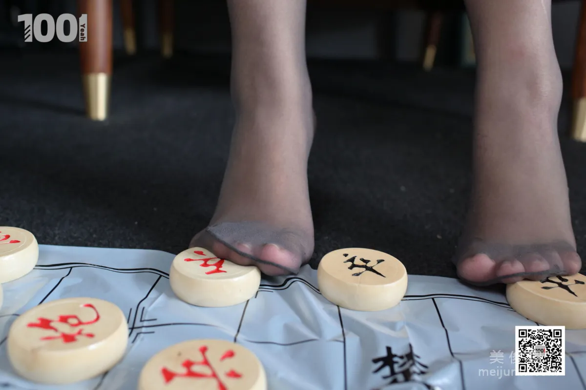 [IESS一千零一夜] 模特：真真&小马《谁与争锋3》 黑丝美腿写真集12