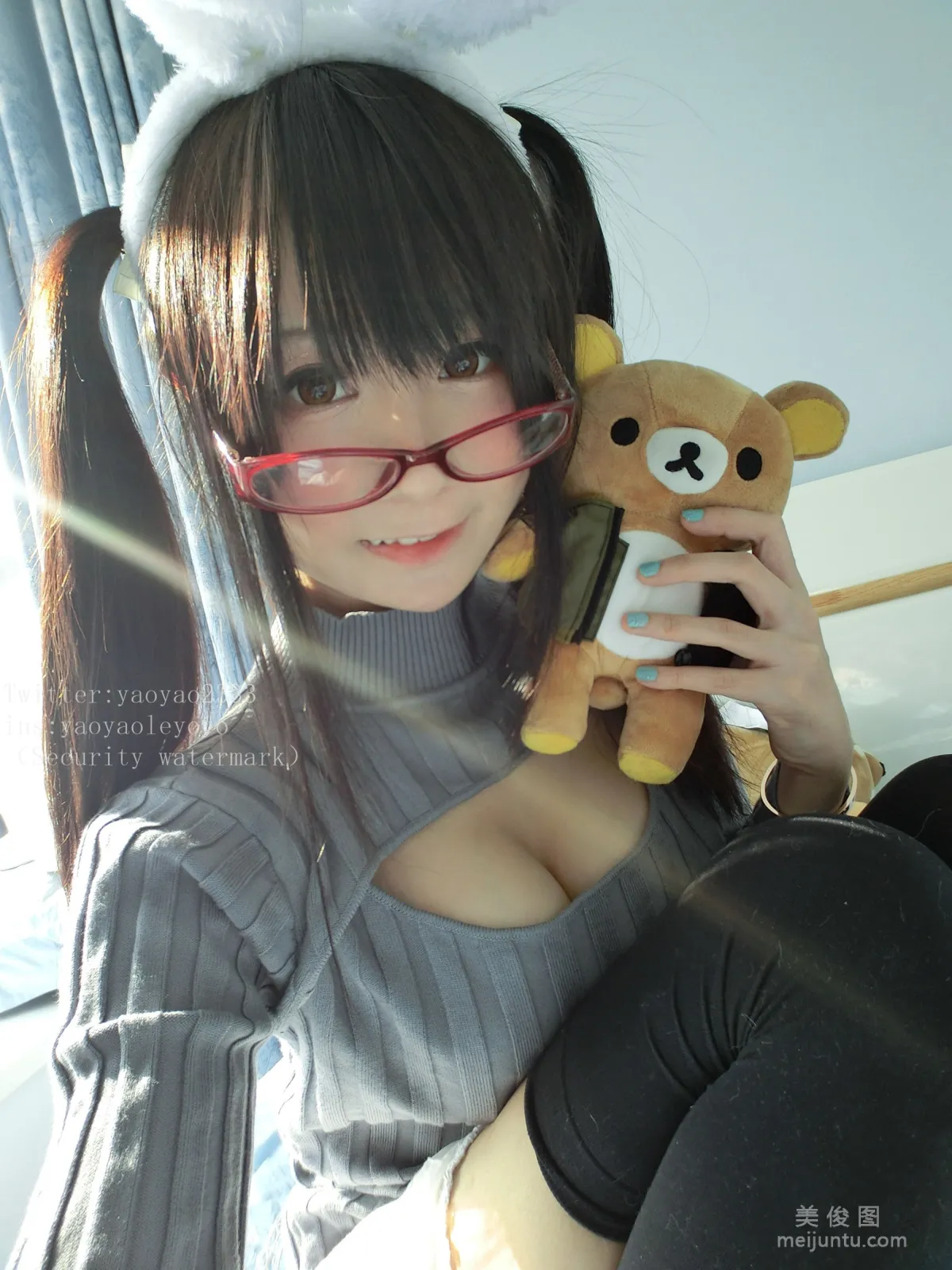 Coser搖搖樂yoyo 《黑絲美少女》 寫真集 16