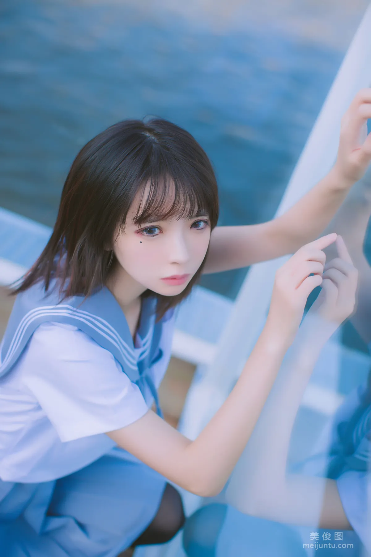 [美女Coser] 疯猫ss 《海边蓝白水手服》 写真集4