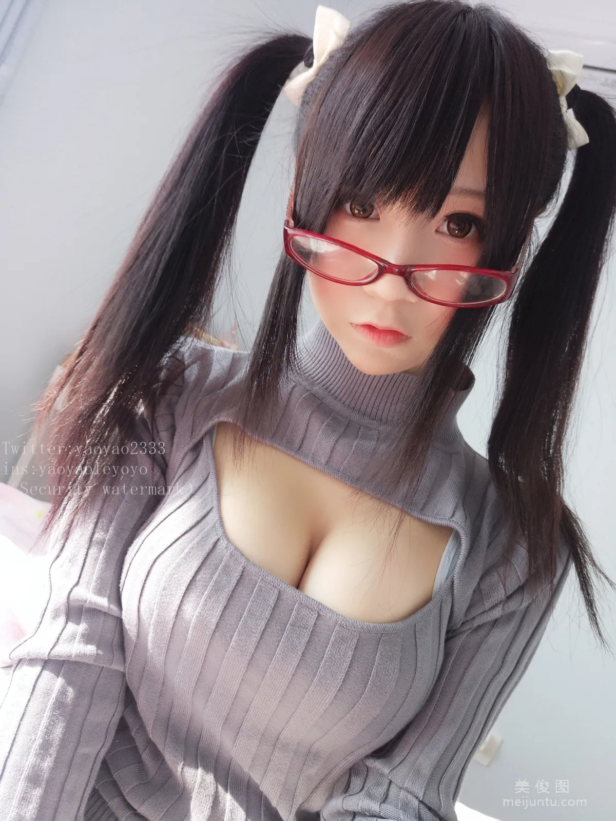 Coser搖搖樂yoyo 《黑絲美少女》 寫真集 32