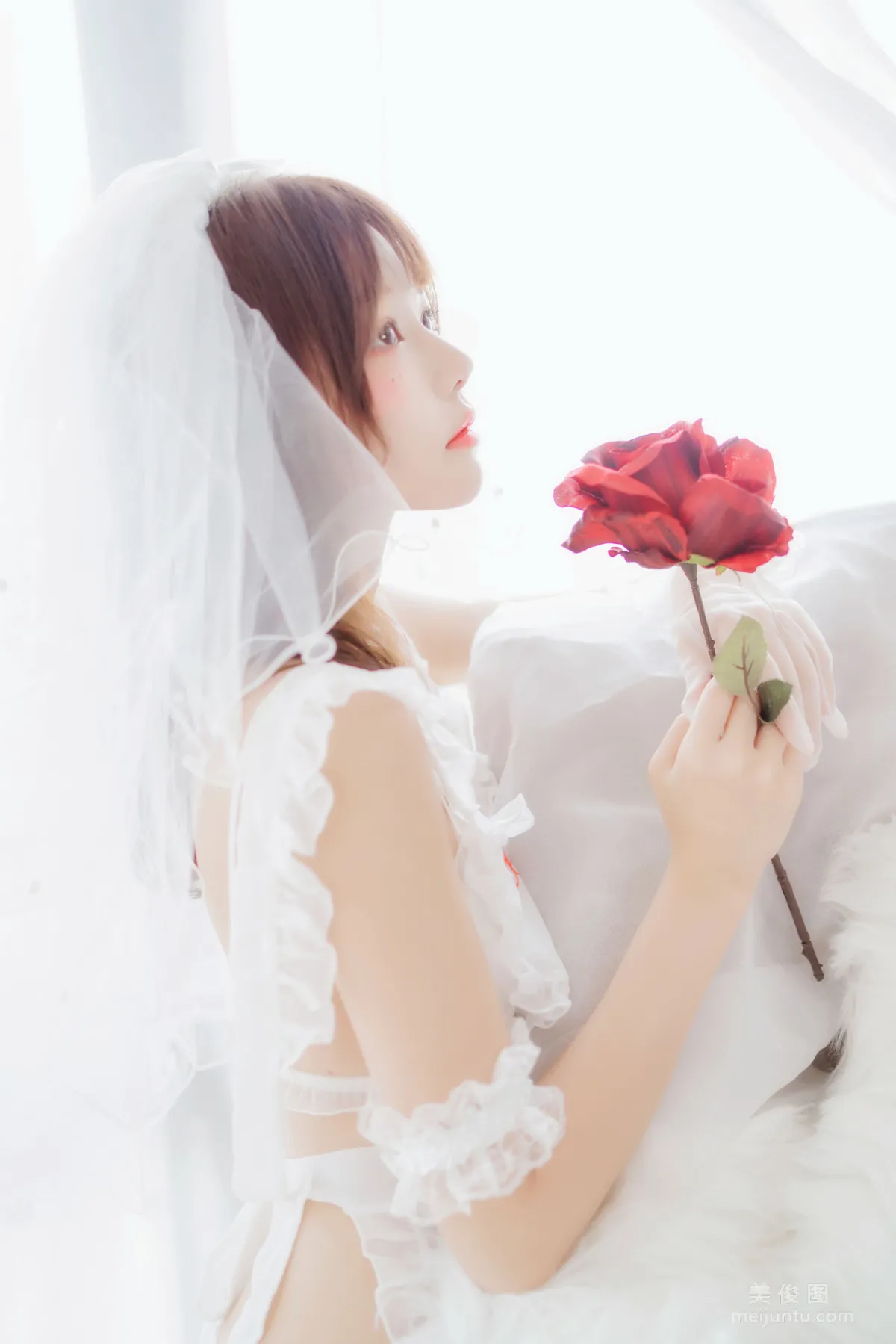 [美女Coser] 桜桃喵 《輕紗01》 寫真集 21