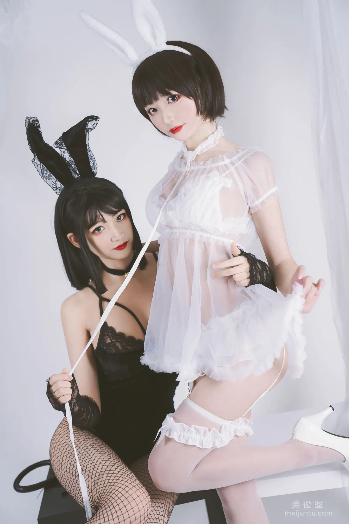 薄墨錦狐&amp;三笑 《黑白兔子私房百合》 寫真集 25