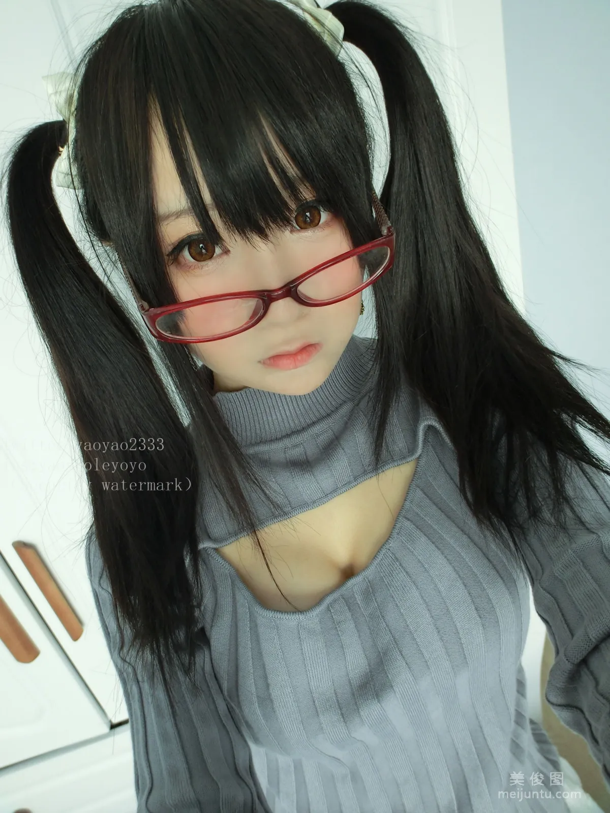Coser搖搖樂yoyo 《黑絲美少女》 寫真集 1