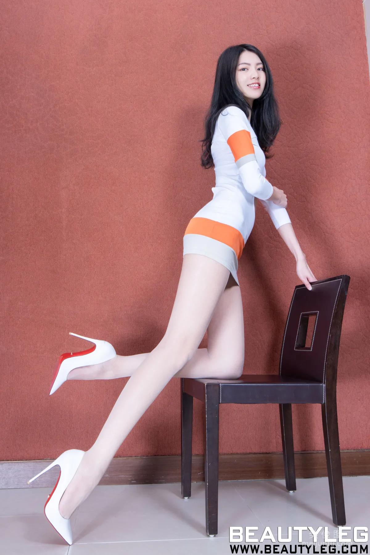 [Beautyleg] No.1932 腿模Yvonne《4組短裙絲襪美腿》 寫真集 47