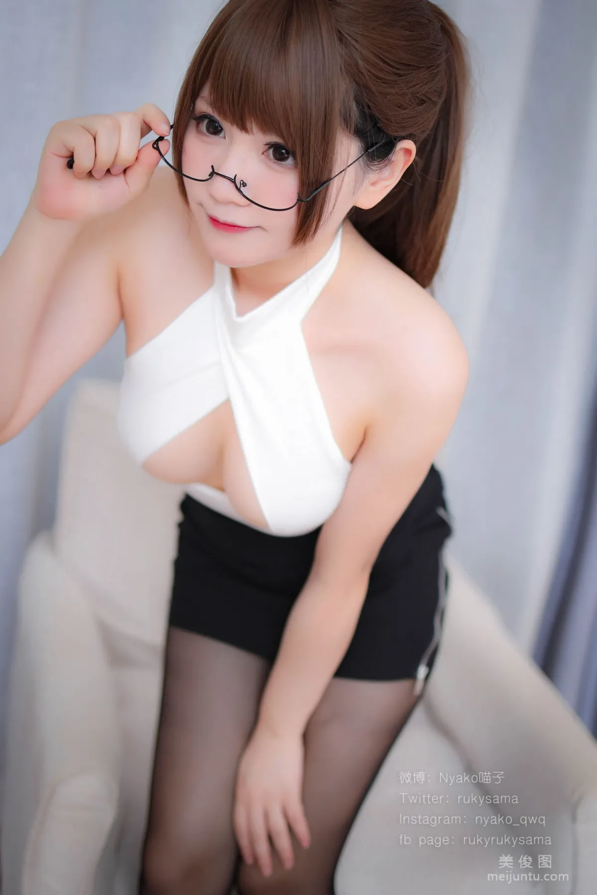 Nyako喵子 《黑絲制服眼鏡娘》 寫真集 11