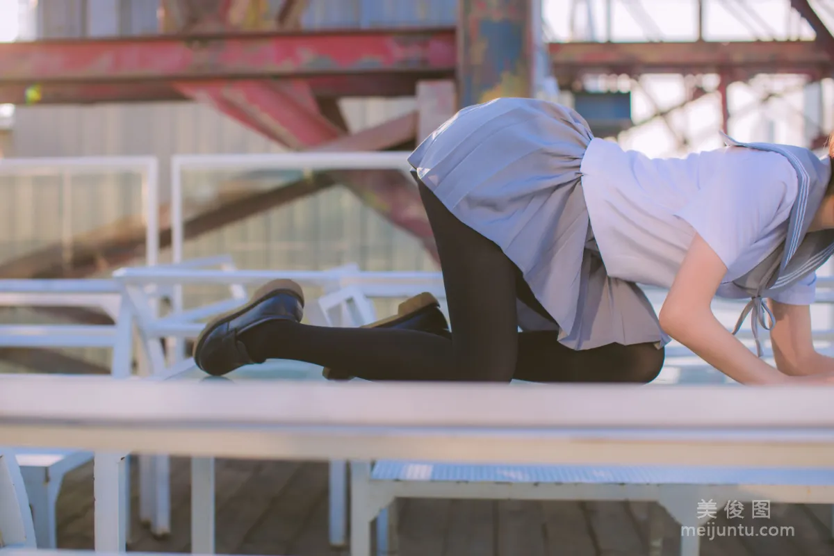 [美女Coser] 疯猫ss 《海边蓝白水手服》 写真集14