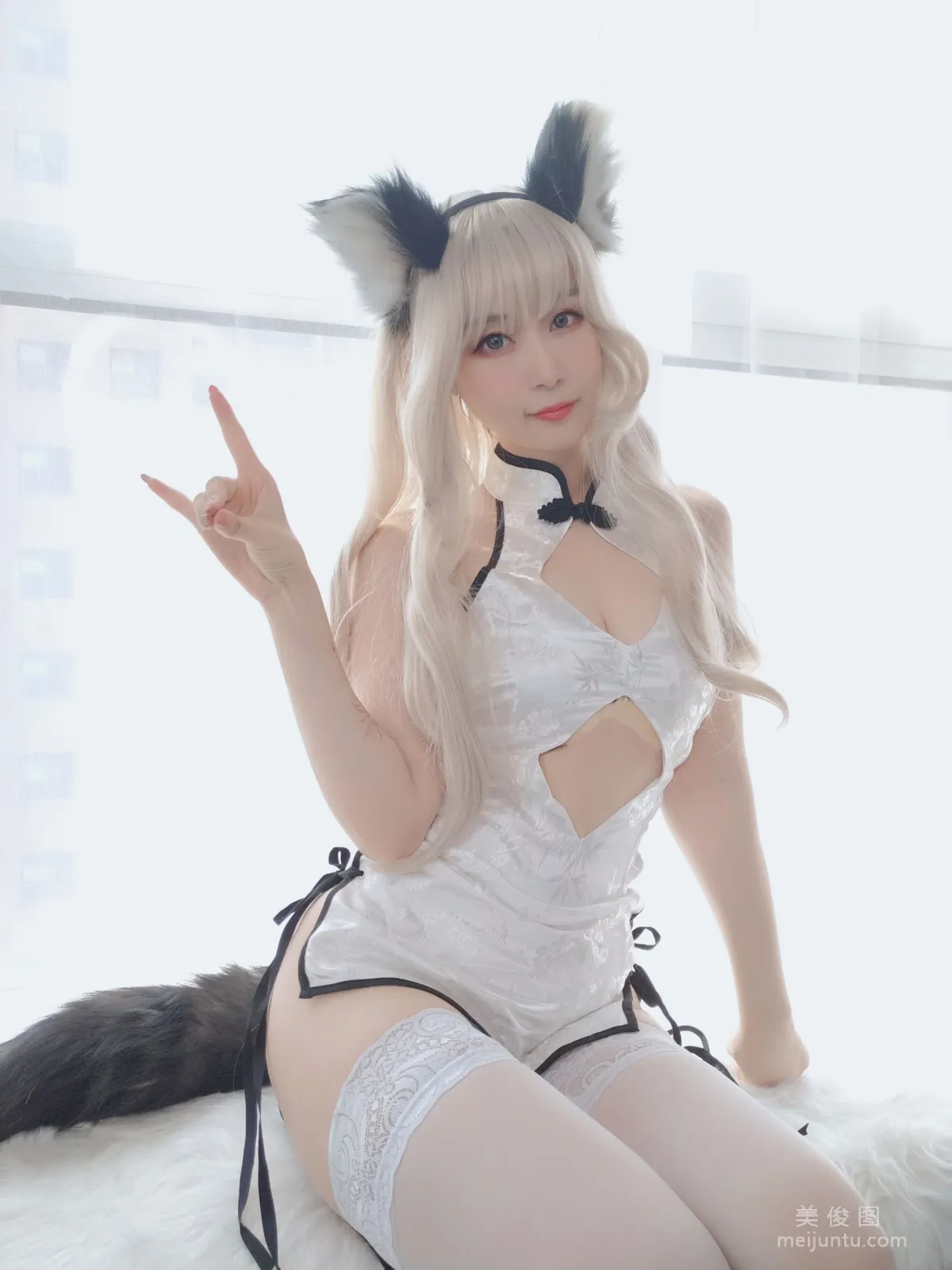 Coser美女白银81 《小白狼》 写真集1