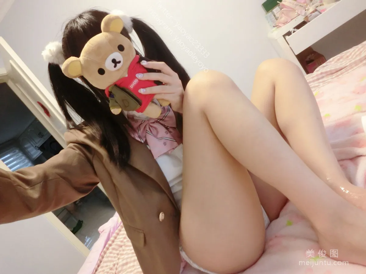 [美女Coser] 搖搖樂yoyo 《裸足》 寫真集 35