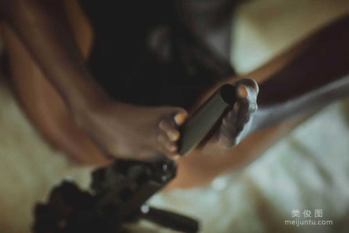 [美女Coser] 起司塊wii 《黑絲足2》 寫真集 42