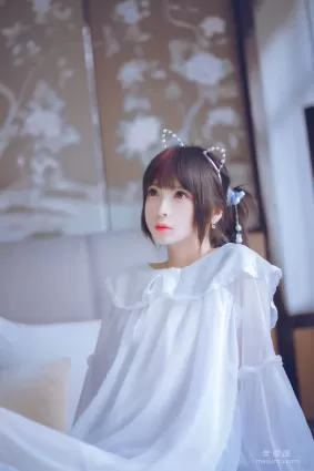[美女Coser] 瘋貓ss 《白色睡衣》 寫真集