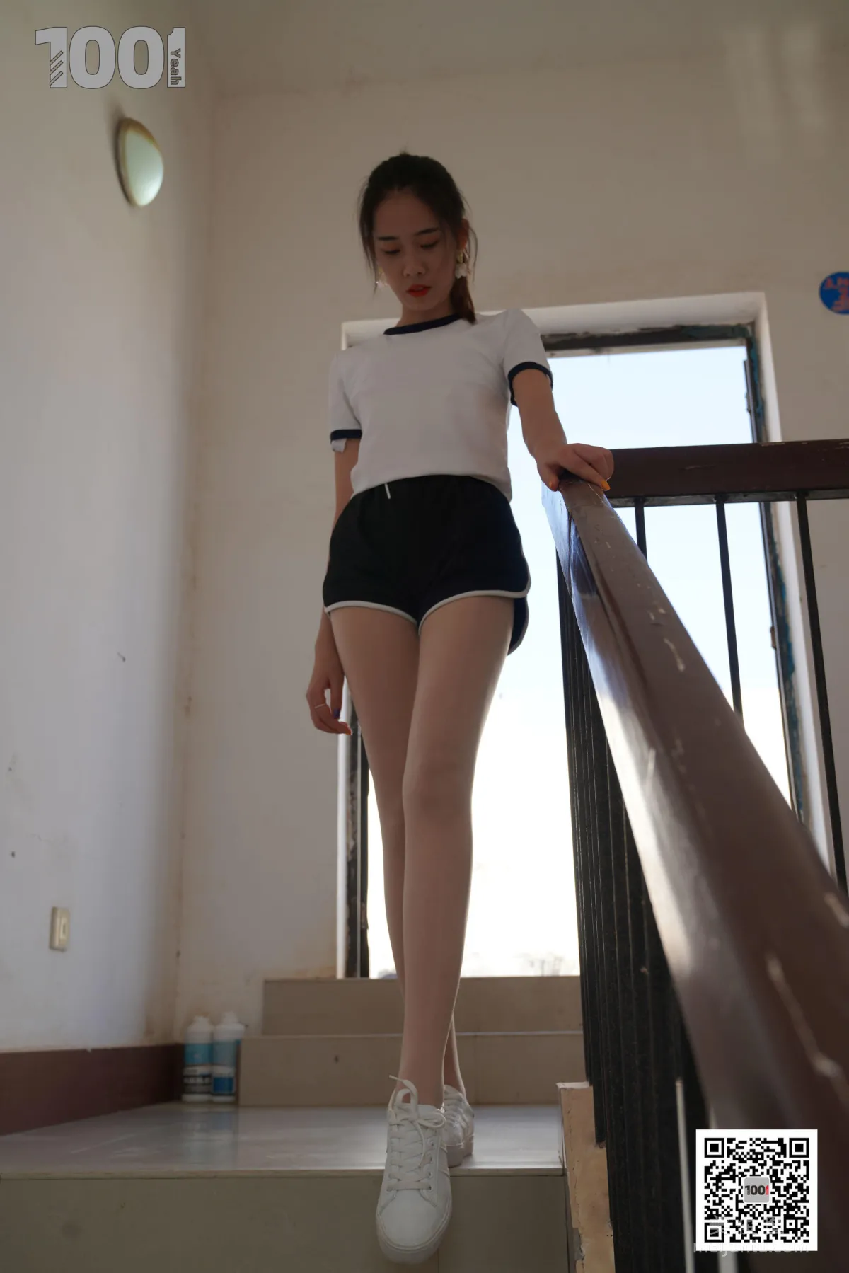 [IESS一千零一夜] 模特西瓜《擁抱陽光4》 肉絲襪美腿寫真集 24