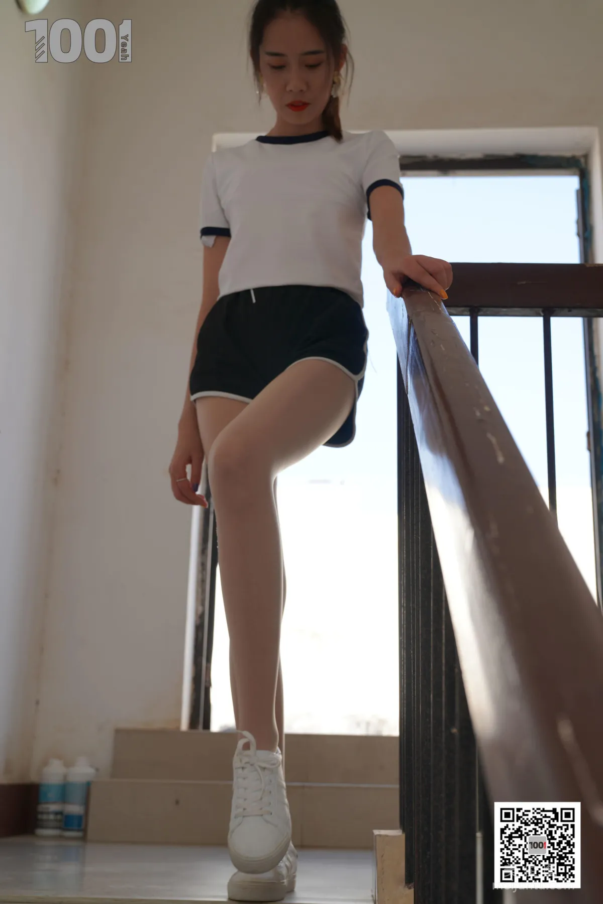 [IESS一千零一夜] 模特西瓜《擁抱陽光4》 肉絲襪美腿寫真集 22