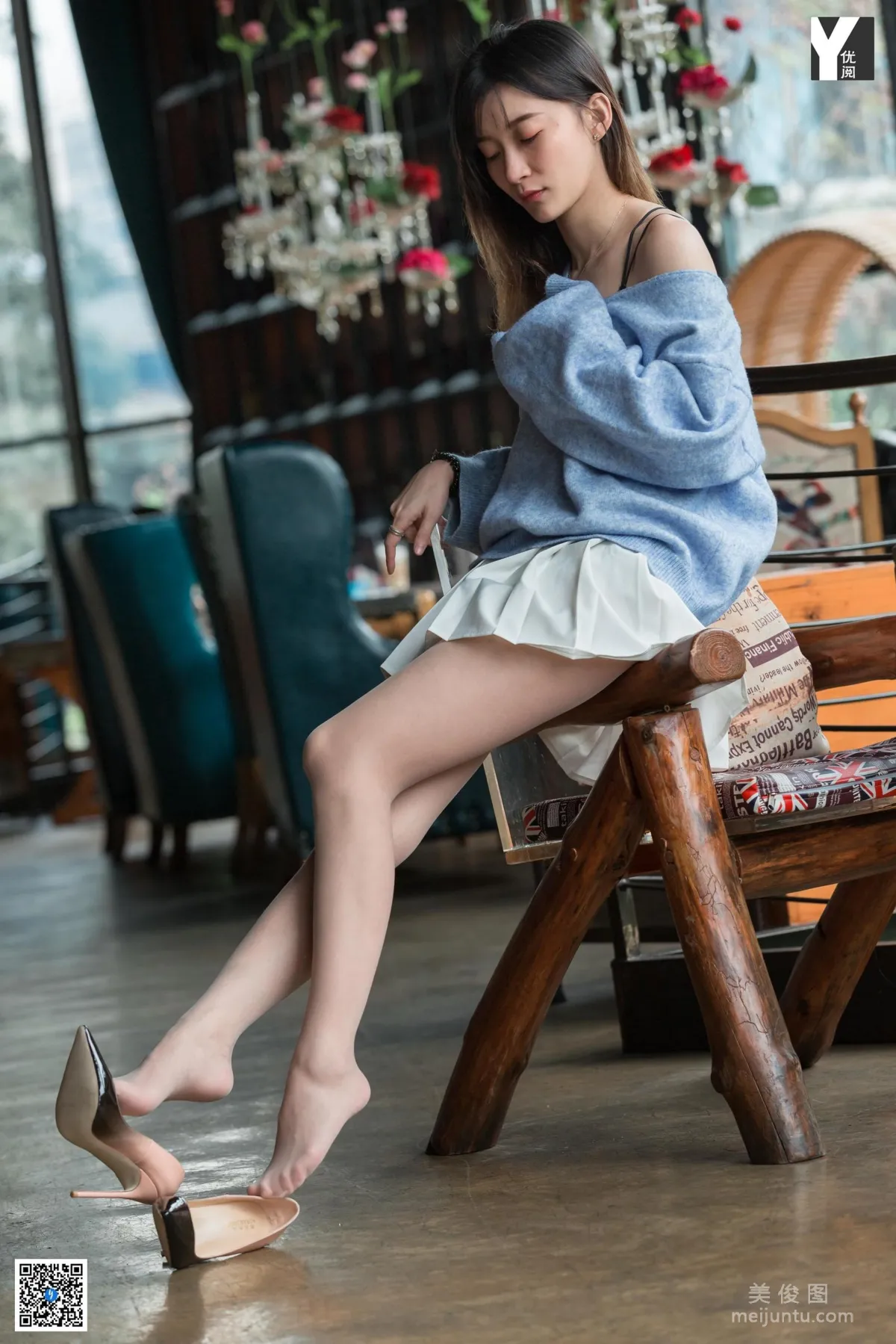 [IESS異思趣向] 模特：秋秋《百褶裙少女》 肉絲高跟寫真集 54