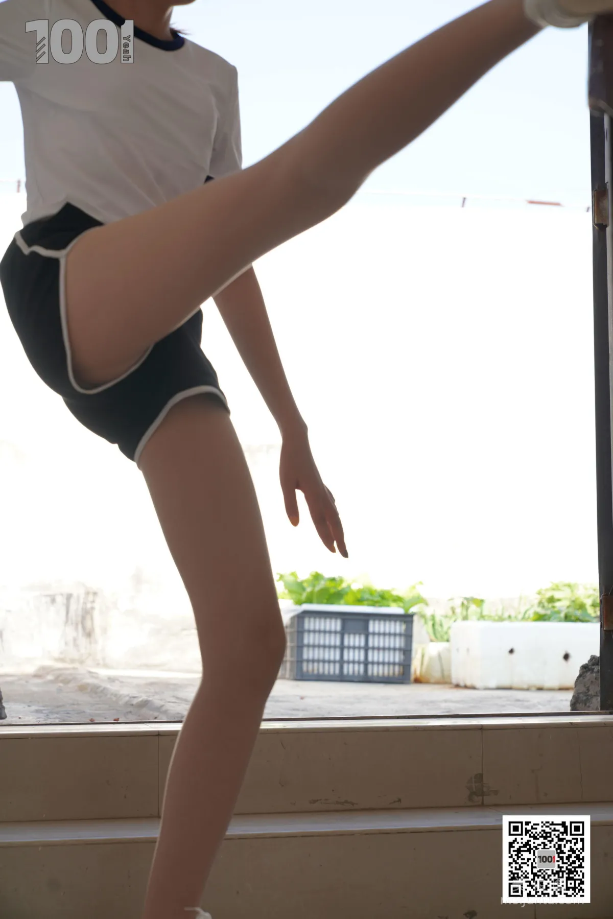 [IESS一千零一夜] 模特西瓜《擁抱陽光4》 肉絲襪美腿寫真集 30