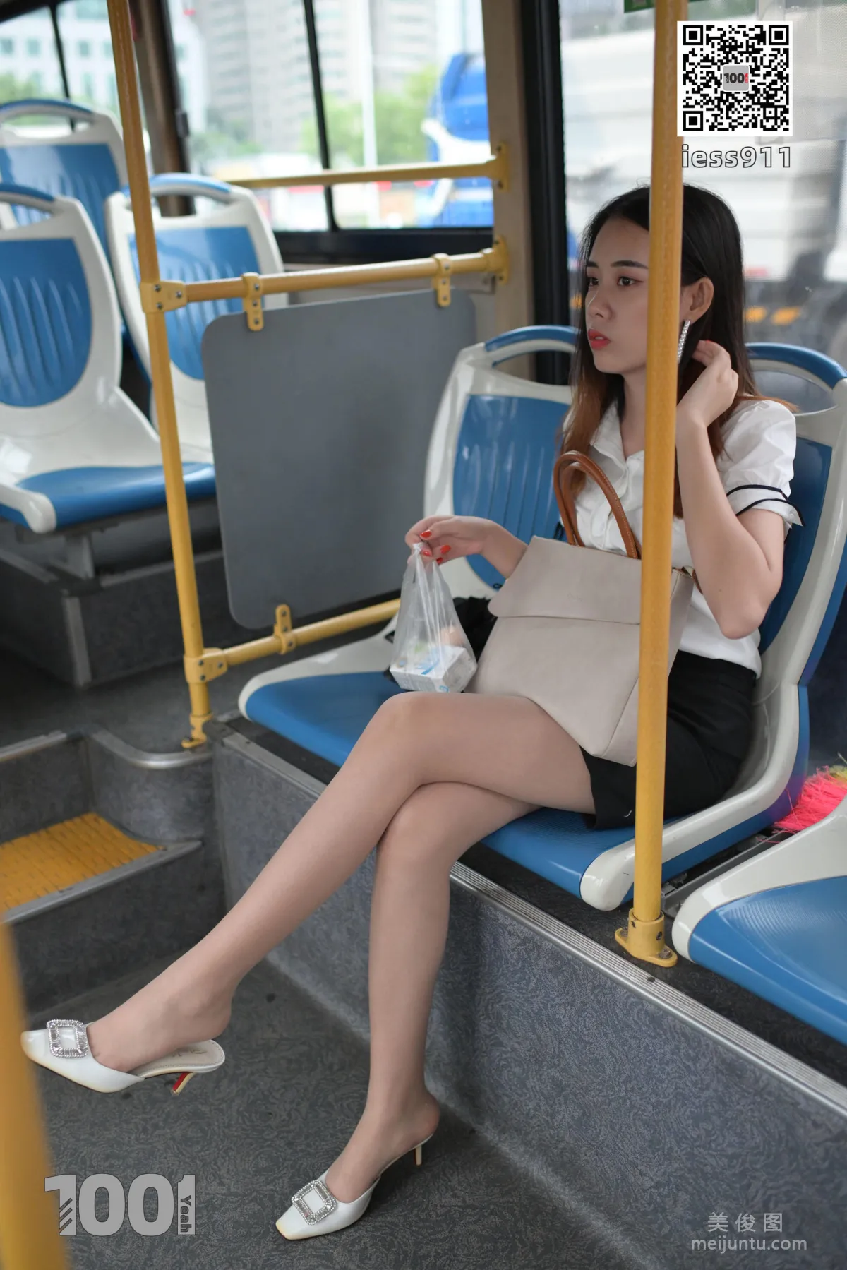 [IESS一千零一夜] 《等公交2》 街拍美腳寫真集 35
