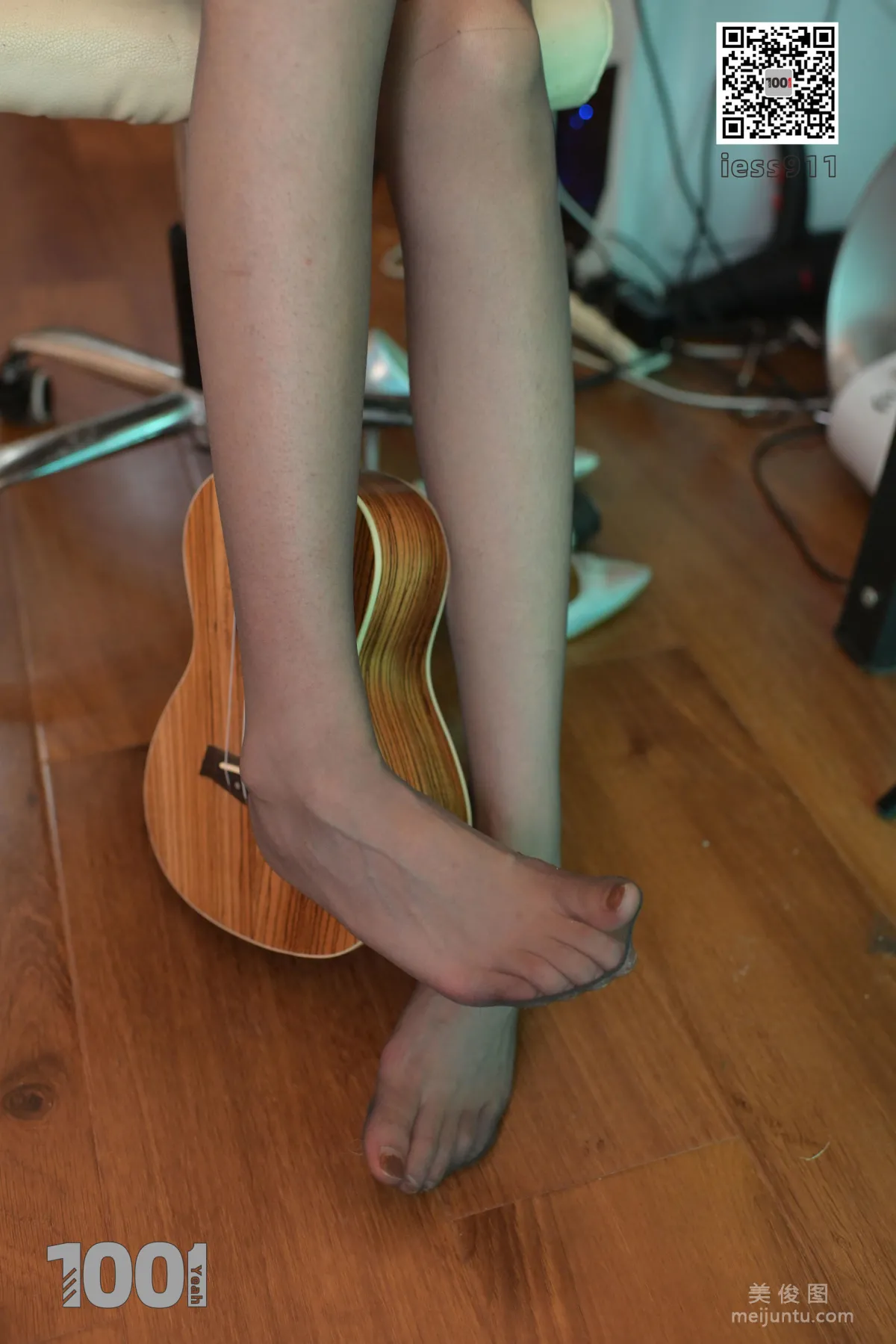 [IESS一千零一夜] 《网络女主播的私生活2》 黑丝美脚写真集48