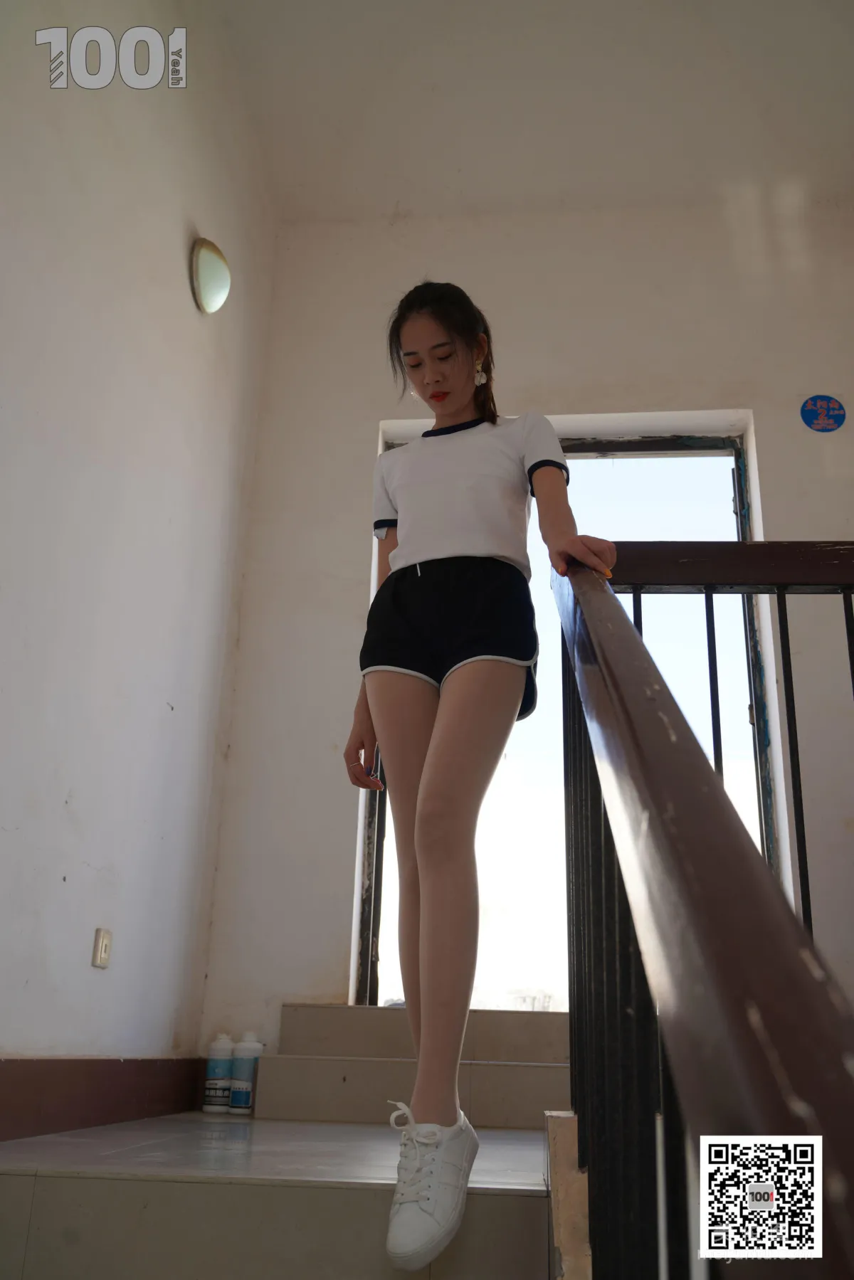 [IESS一千零一夜] 模特西瓜《擁抱陽光4》 肉絲襪美腿寫真集 25